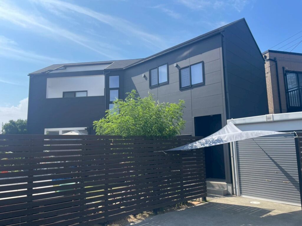 アクセントにペリウィンクルブルーを採用。艶を抑えた仕上がりで、モダンで洗練された印象を与える外観に生まれ変わりました。