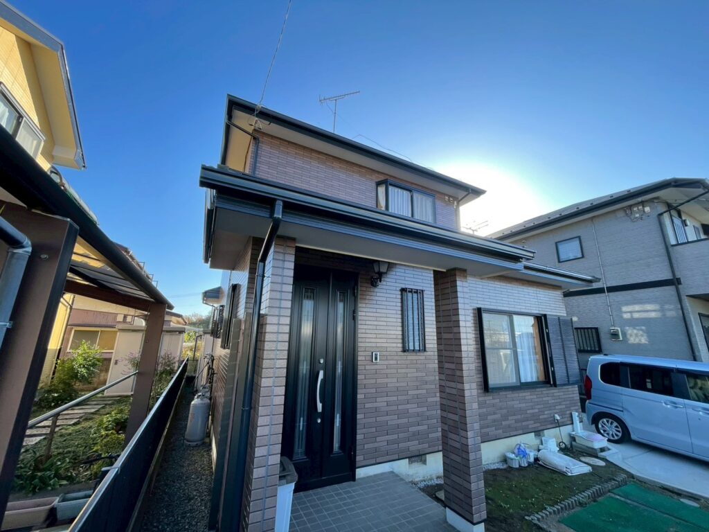 寒川町　外壁はクリヤーで意匠を活かし、屋根は遮熱塗装で美観と機能性を両立　S様邸