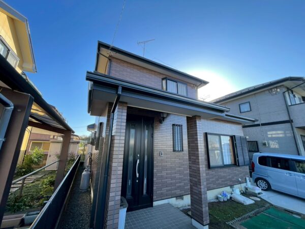 寒川町　外壁はクリヤーで意匠を活かし、屋根は遮熱塗装で美観と機能性を両立　S様邸