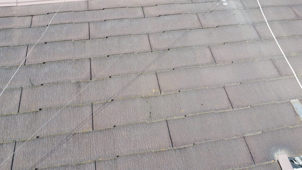 カバー工法の場合は、板金撤去、防水シート取付、本体取付、板金取付の順番で施工していきます。