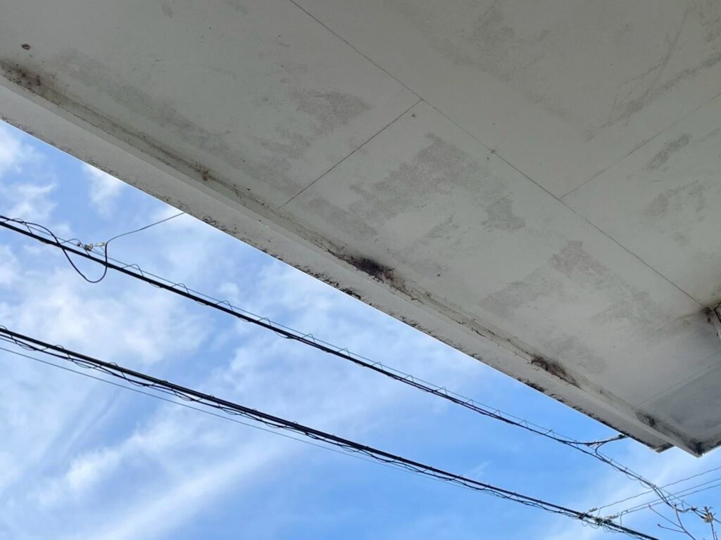 軒先部分も上から増し打ちします。