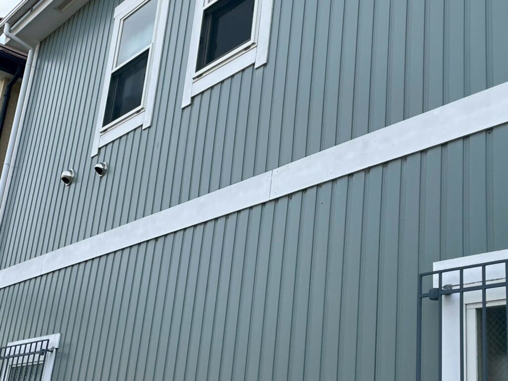 帯板の天場も内側に水が回らないように新規打設します。