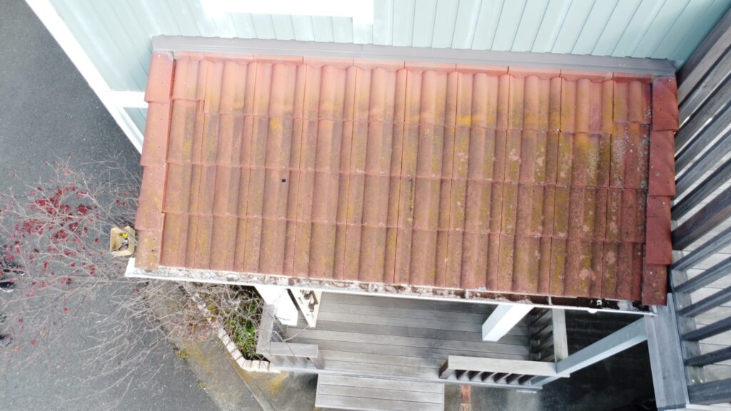 塗装する際は、吸い込みが激しいのと密着性を高めるために、下塗りを2回します。