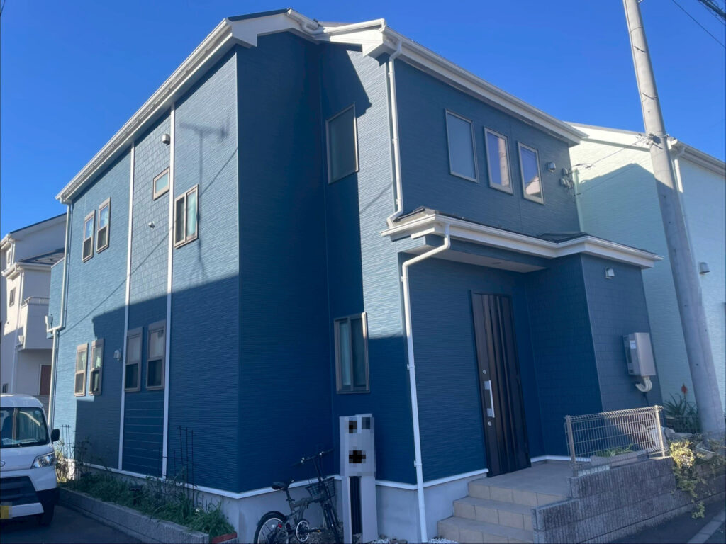 茅ヶ崎市　マウンテンブルーで外観一新、遮熱屋根と白い付帯部で爽やかに　K様邸