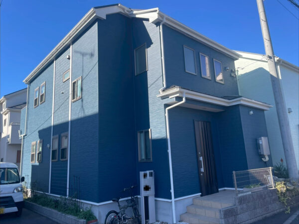 茅ヶ崎市　マウンテンブルーで外観一新、遮熱屋根と白い付帯部で爽やかに　K様邸