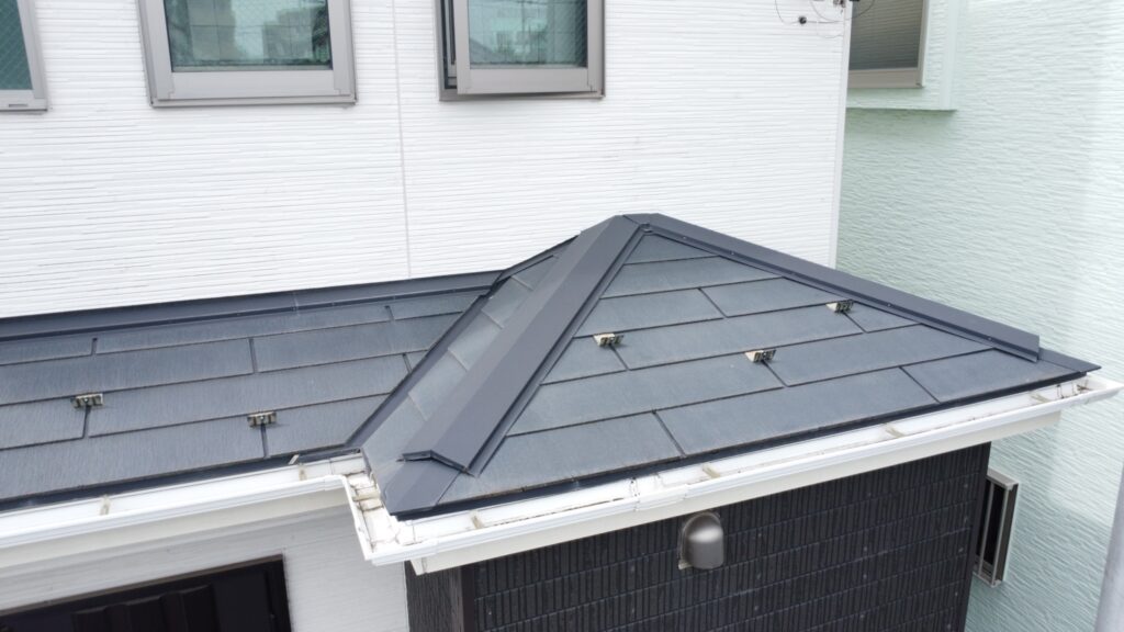 雪止めも塗装をします。