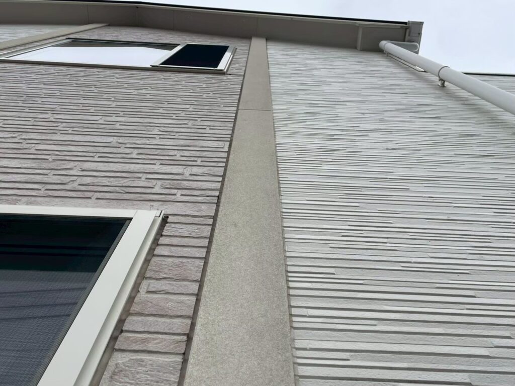 幕板は、下地処理、プライマー塗布、上塗り2回で進めていきます。