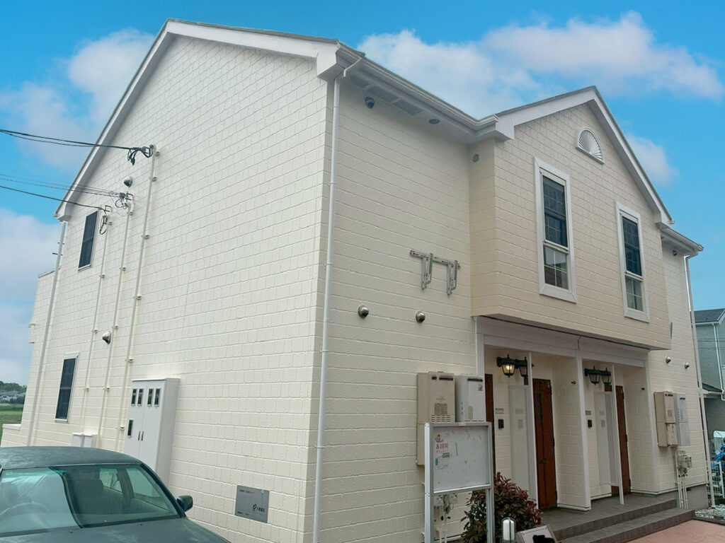 外壁・屋根・付帯部の塗装が完了しました。建物全体を新しい塗膜で保護し、雨風や紫外線による劣化を防ぎやすい状態になりました。