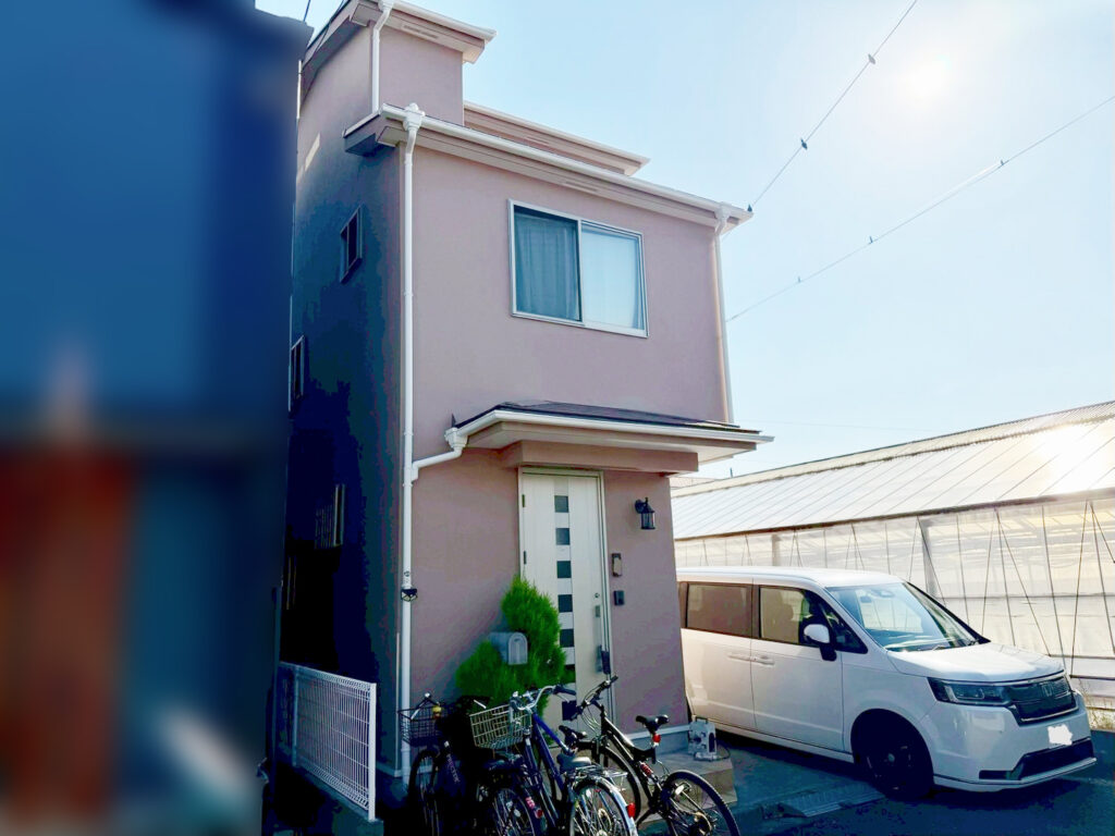 屋根・外壁・付帯部まで塗装を行い、色あせや剥離が見られた外装を保護しました。雨風や紫外線の影響を受けにくくし、住まいを長く維持しやすい状態になりました。